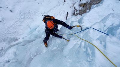 Escalade de glace à Val-d'Isère.