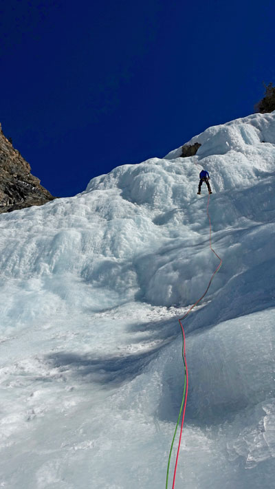 Paroie de glace bien verticale